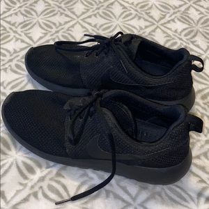 Nike Black Tennis shoes